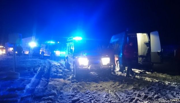 Snow on A68 leaves up to 100 vehicles stranded - BBC News