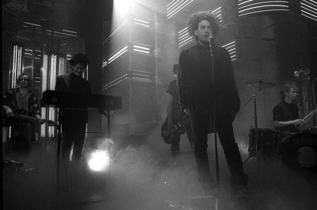 The Cure on Top of the Pops, 1989