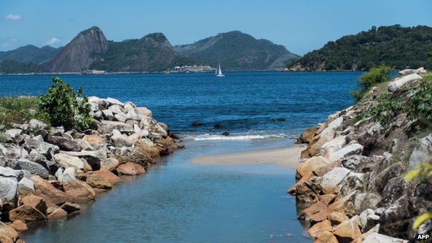 Mouth of the Carioca river on Flamengo beach