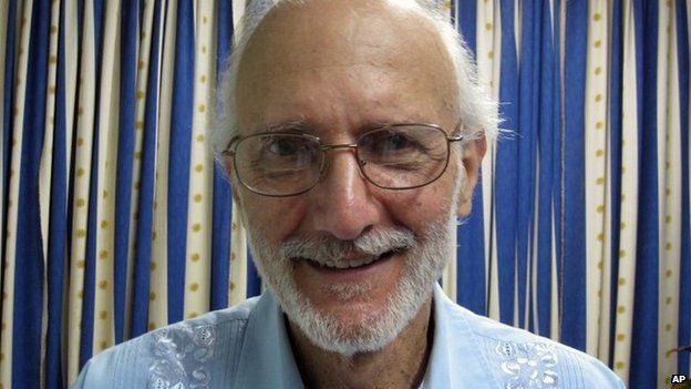 American Alan Gross poses for a photo during a visit by Rabbi Elie Abadie and U.S. lawyer James L. Berenthal at Finlay military hospital as he serves a prison sentence in Havana, Cuba 27 November 2012
