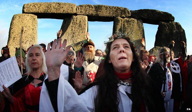 Druids mark winter solstice at Stonehenge