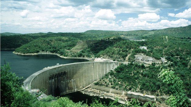 Mozambique and Malawi floods cause havoc - BBC News