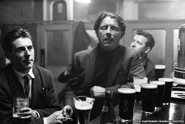 Ballad singers in a Dublin pub, 1964