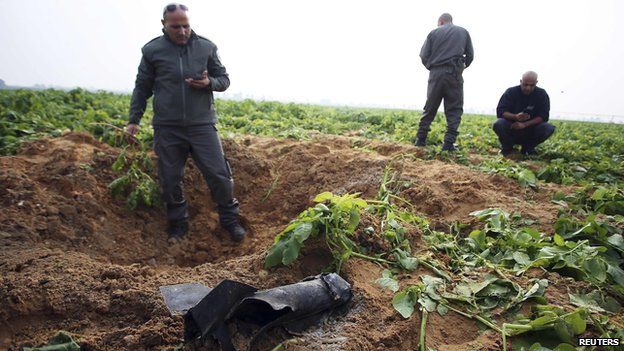 Israeli security forces next to rocket fired Gaza, 19 December 2014
