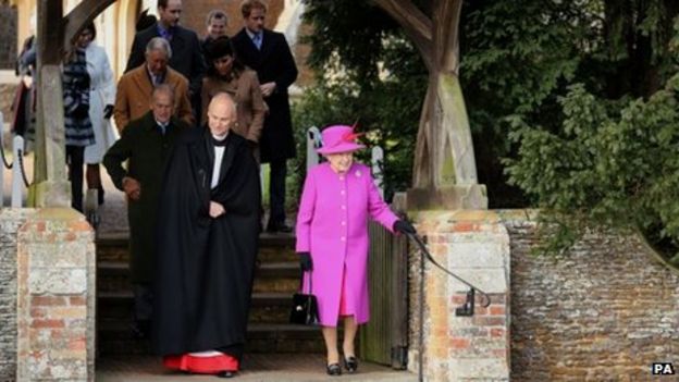 Queen's Christmas message emphasises reconciliation - BBC News