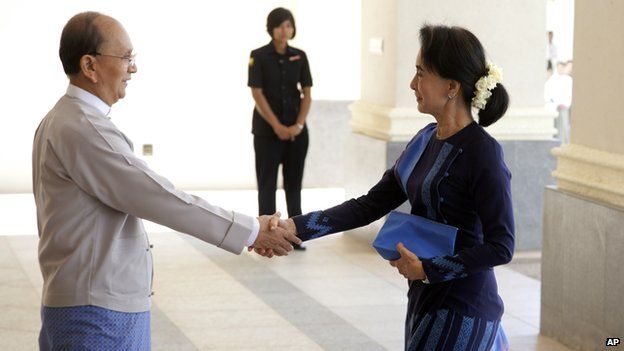 Myanmar President Thein Sein, left, shakes hands with Myanmar opposition leader Aung San Suu Kyi as they meet at Myanmar Presidential Palace in Naypyitaw, Myanmar, 31 Oc, 2014