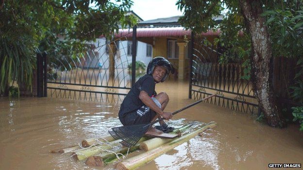Worst Of Malaysian Flood Captured On Social Media Bbc News