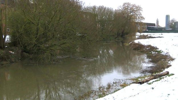 River Witham body find 'not suspicious' - BBC News