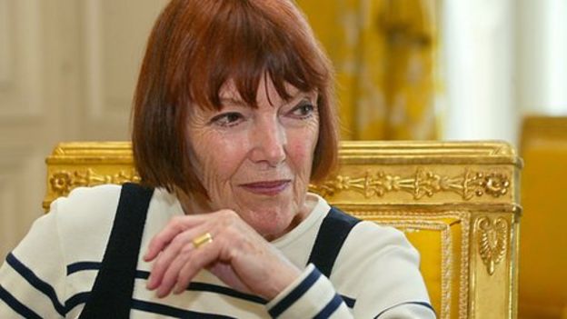 Dame Mary Quant: Fashion designer dies aged 93 - BBC News