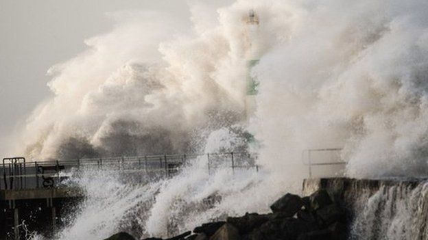 Views sought on £11m Aberystwyth coastal defence plans - BBC News