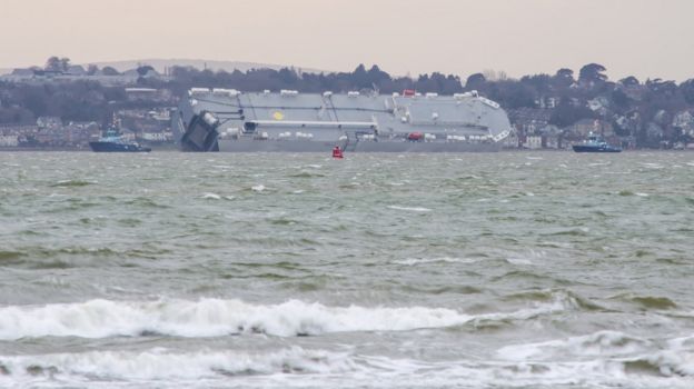 Cargo ship: Tug crashes into stricken Hoegh Osaka - BBC News