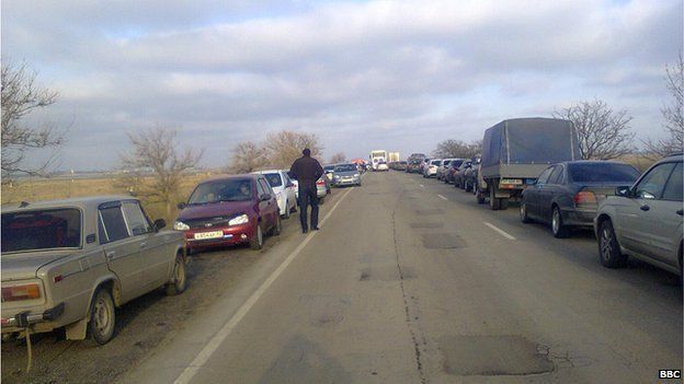 Long queues of cars on the border