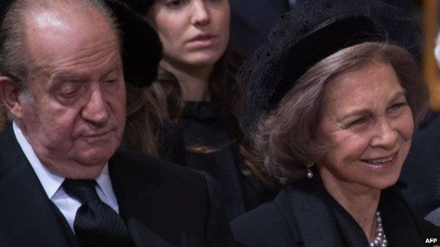 Former Spanish King Juan Carlos faces paternity suit - BBC News