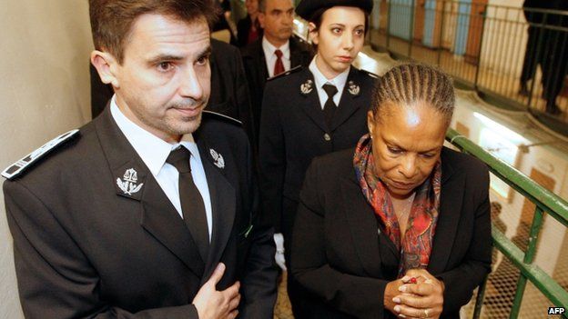 Justice Minister Christiane Taubira visits a prison at Fresnes (13 January)