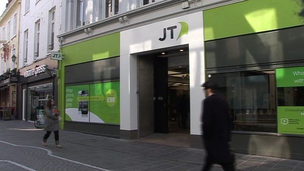 beneficioso Prestador sin embargo Jersey telecom firm JT forced to cut landline prices - BBC News