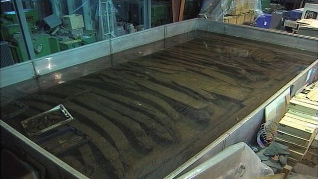 Сохранение бревен галло-римского затонувшего корабля «Астерикс», найденного в устье гавани Сент-Питер-Порт, Гернси