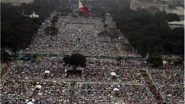 Aerial shot of people waiting for the Pope.