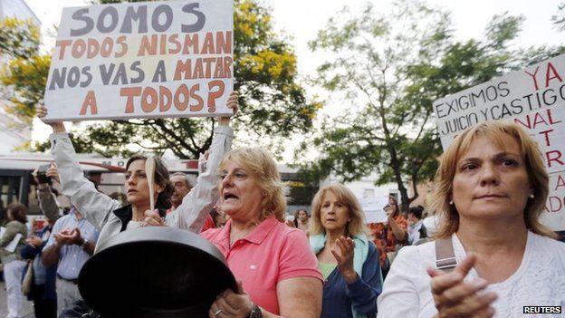 A woman shouts and hits a pot during a protest following the death of prosecutor Alberto Nisman, in front of the Olivos presidential residence in Buenos Aires on 19 January, 201