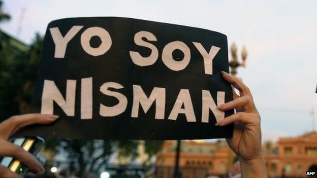 People hold signs reading "I am Nisman" during a demo at Plaza de Mayo square, in Buenos Aires on 19 January 19, 2015,