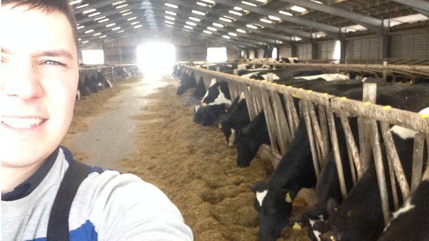 Farmers have their say on milk pricing row and take selfies - BBC News