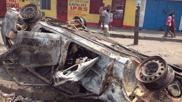 Burnt car in Kinshasa (21 January 2015)