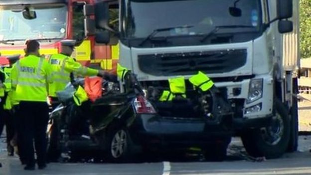 Family of four killed in Polmont car and lorry crash named - BBC News