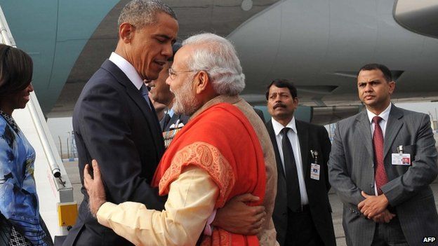 Barack Obama and Indian PM Narendra Modi hug after the US president arrives in Delhi 25/01/2015