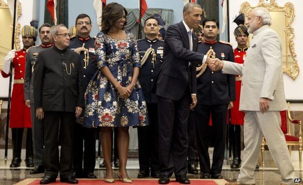 US President Barack Obama, shakes hands with Indian Prime Minister Narendra Modi, right, as first lady Michelle Obama and Indian President Pranab Mukherjee, left, look on during a receiving line before State Dinner at the Rashtrapati Bhavan, the presidential palace, in New Delhi, India, Sunday, Jan. 25, 2015.