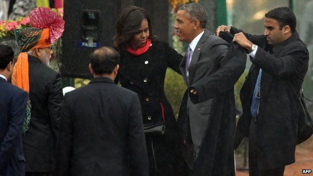US President Barack Obama (2R) and First Lady Michelle Obama (C) on Rajpath during India's Republic Day parade in New Delhi