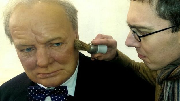 Churchill waxwork makes £6,500 at Chippenham auction - BBC News