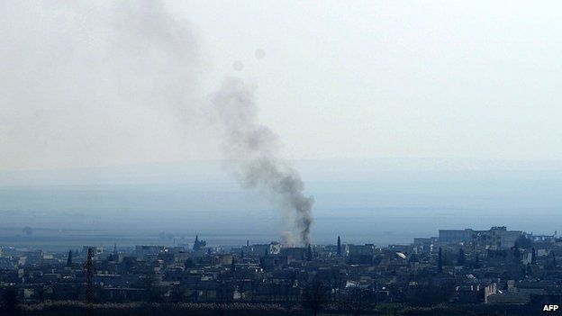 Smoke rises from northern Syrian town of Kobane (26 January 2014)