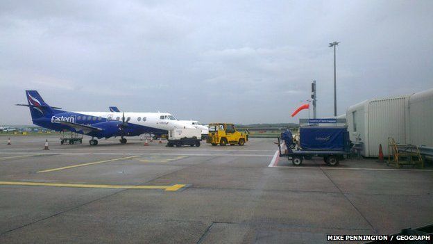 Plèana Eastern Airways aig Port-adhair Obar Dheathain.