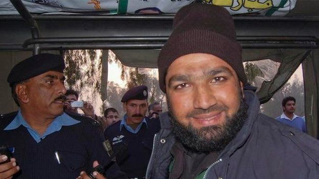 Mumtaz Qadri smiles after being detained at the site of Taseer's shooting in Islamabad 4 January 2011