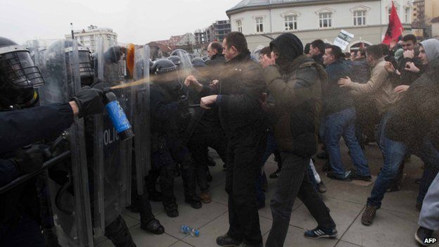 Clash in Pristina, 27 Jan 15