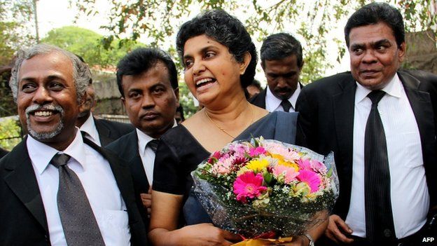 Sri Lanka's former chief justice Shirani Bandaranayake (C) arrives at the Supreme Court complex in Colombo, 28 January 2015