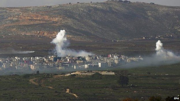Smoke rises from the village of Ghajar on the Israeli-Lebanese border (28 January 2015)
