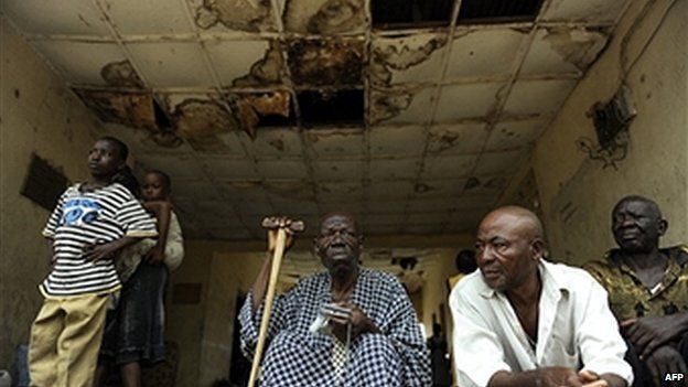 Nigerian seeking refuge in army barracks after the violence after the April 2011 elections