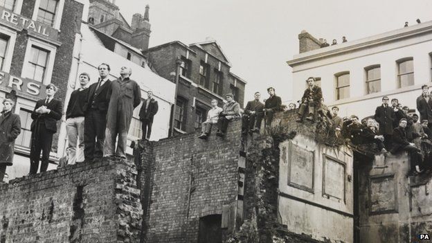 People standing on roofs to see Churchill's funeral