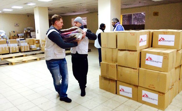 MSF workers move supplies