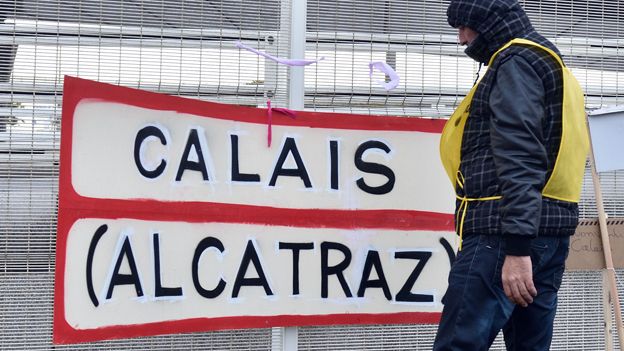 A sign reading Calais (Alcatraz)