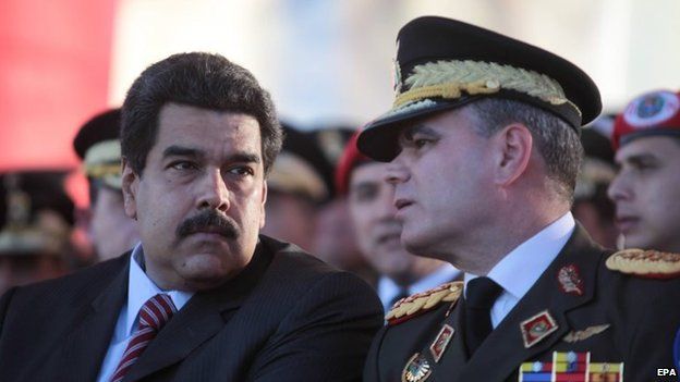 Venezuelan President Nicolas Maduro (L) and Minister of Defence Vladimir Padrino Lopez (R), during a graduation of troop officials in Caracas, Venezuela, 27 January 2015