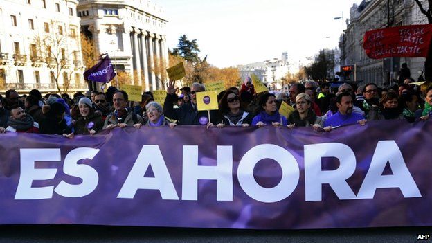 Banner at Podemos rally reads "is now" - 31 January