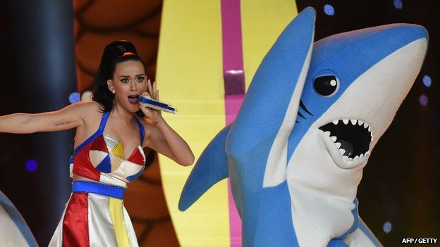 Katy Perry spectacle wows Super Bowl - BBC News