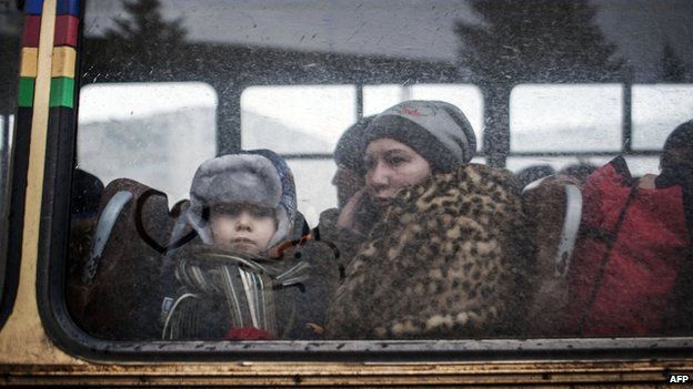 Civilians flee Debaltseve (1 Feb)