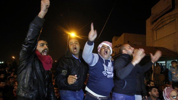 Supporters of pilot Moaz al-Kasasbeh express their anger at a rally in Amman, Jordan. Photo: 3 February 2015