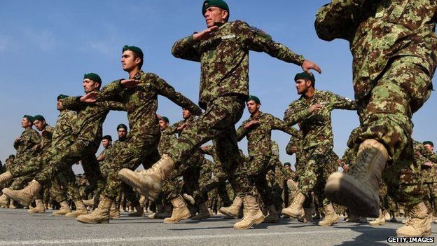 Pakistan trains Afghan army cadets - BBC News