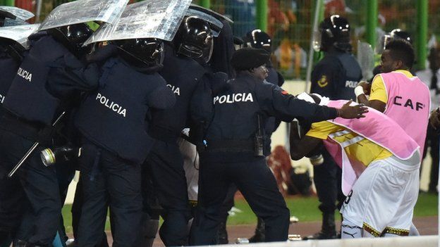 Police protect Ghana players