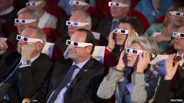 President Hollande watches the European comet landing