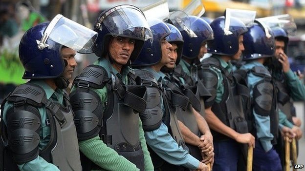 Police at a general strike in Bangladesh, 25 January 2015