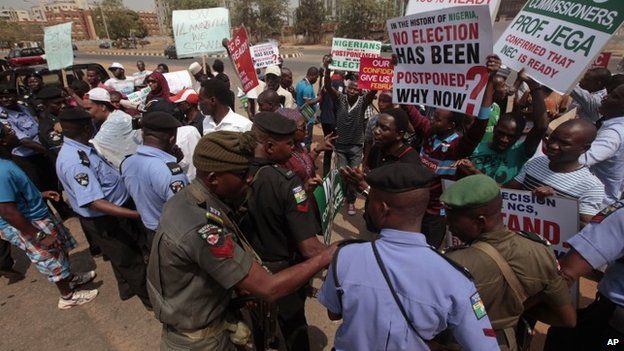 Nigeria election: Minister 'confident' poll will happen - BBC News